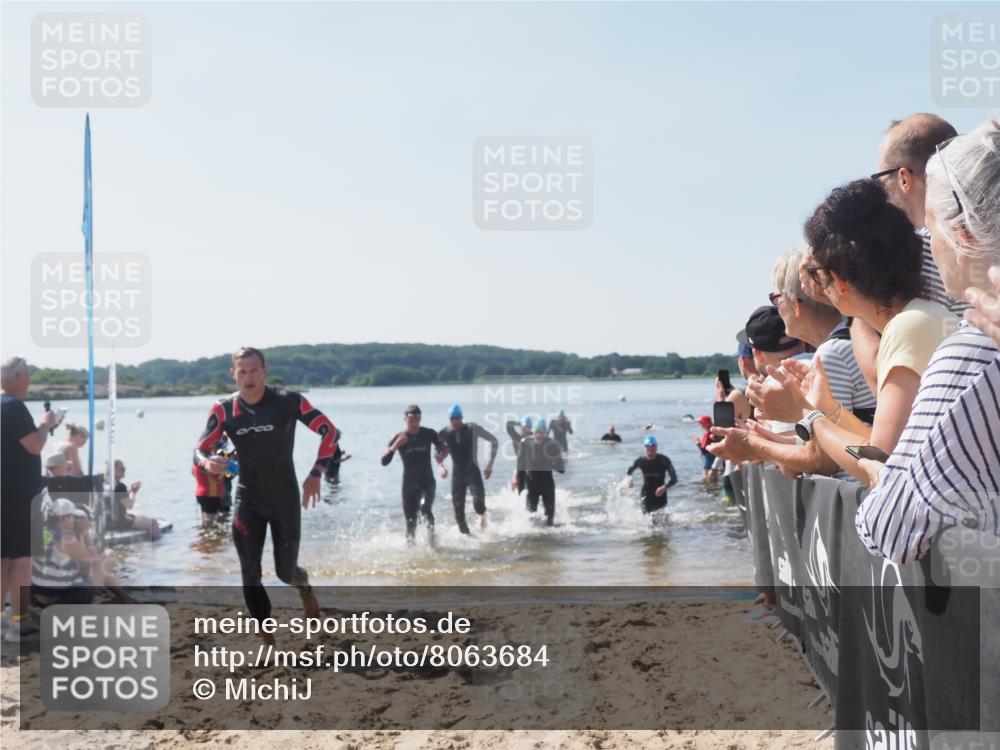 22.06.2025 - Viking Triathlon MichiJ http://msf.ph/oto/8063684 22.06.2025 10:25:51 Schwimmen 10, 49, 420, 455, 485, 544, 557, 642 meine-sportfotos.de