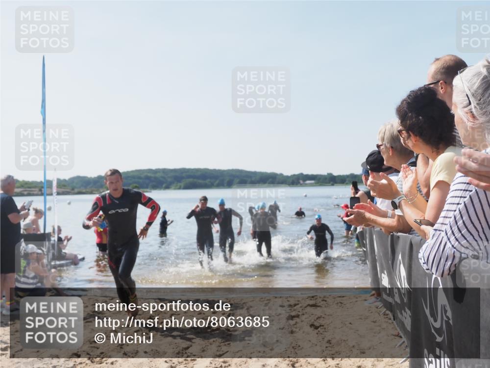 22.06.2025 - Viking Triathlon MichiJ http://msf.ph/oto/8063685 22.06.2025 10:25:51 Schwimmen 10, 49, 420, 455, 485, 544, 557, 642 meine-sportfotos.de