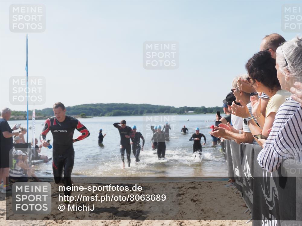 22.06.2025 - Viking Triathlon MichiJ http://msf.ph/oto/8063689 22.06.2025 10:25:52 Schwimmen 10, 49, 420, 455, 485, 544, 557, 642 meine-sportfotos.de