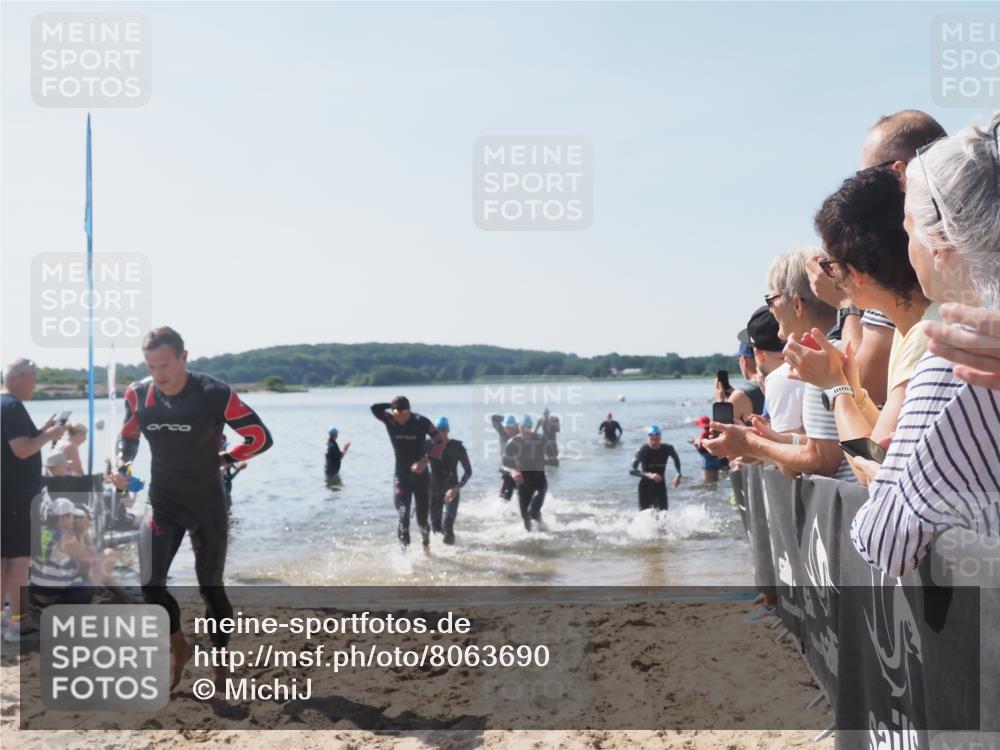 22.06.2025 - Viking Triathlon MichiJ http://msf.ph/oto/8063690 22.06.2025 10:25:52 Schwimmen 10, 49, 420, 455, 485, 544, 557, 642 meine-sportfotos.de