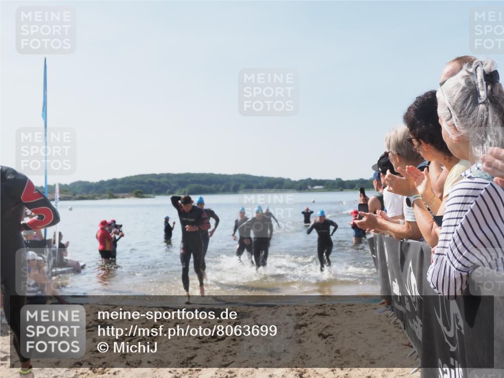 22.06.2025 - Viking Triathlon MichiJ http://msf.ph/oto/8063699 22.06.2025 10:25:52 Schwimmen 10, 49, 420, 455, 485, 544, 557, 642 meine-sportfotos.de