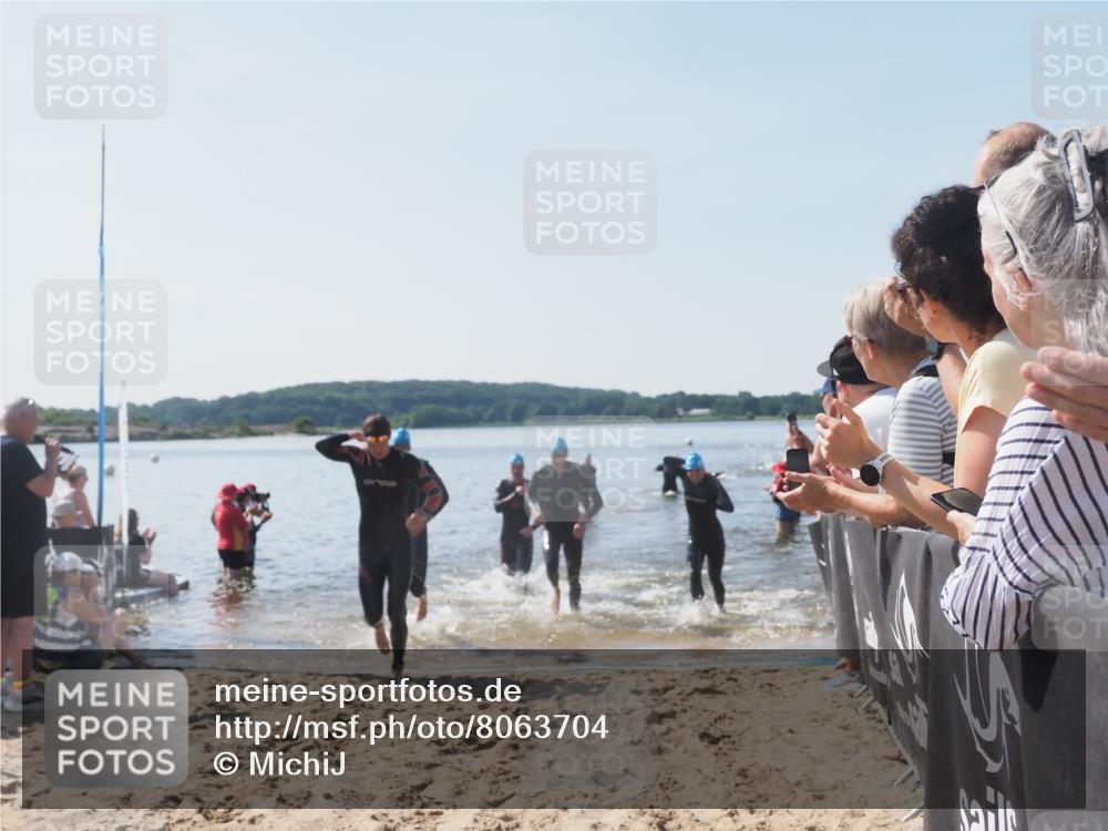 22.06.2025 - Viking Triathlon MichiJ http://msf.ph/oto/8063704 22.06.2025 10:25:53 Schwimmen 10, 49, 420, 455, 485, 544, 557, 642 meine-sportfotos.de