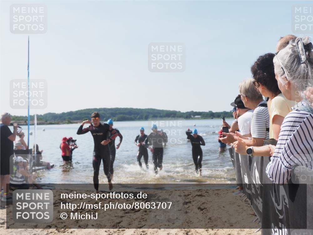 22.06.2025 - Viking Triathlon MichiJ http://msf.ph/oto/8063707 22.06.2025 10:25:53 Schwimmen 10, 49, 420, 455, 485, 544, 557, 642 meine-sportfotos.de