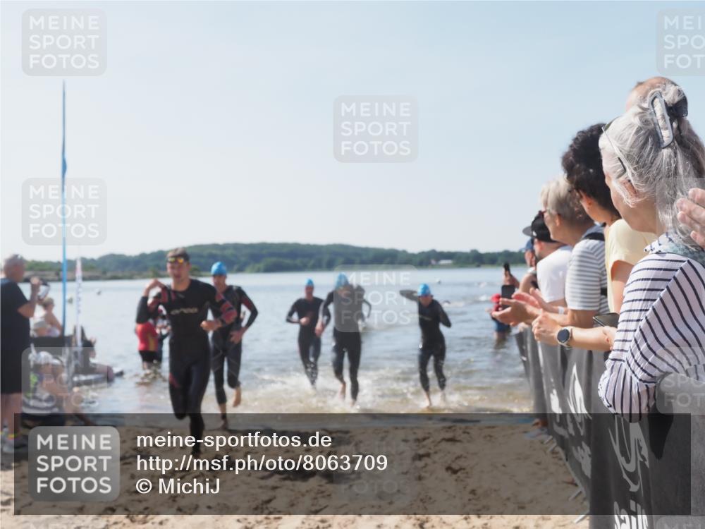 22.06.2025 - Viking Triathlon MichiJ http://msf.ph/oto/8063709 22.06.2025 10:25:54 Schwimmen 10, 49, 455, 485, 544, 557, 642 meine-sportfotos.de