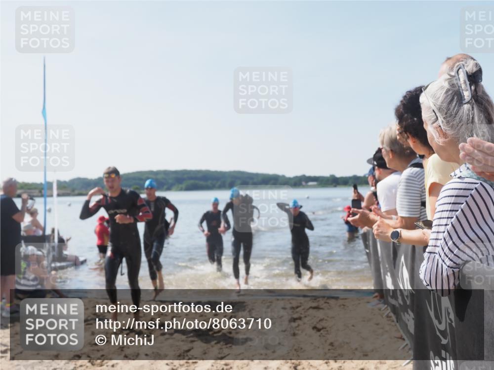 22.06.2025 - Viking Triathlon MichiJ http://msf.ph/oto/8063710 22.06.2025 10:25:54 Schwimmen 10, 49, 455, 485, 544, 557, 642 meine-sportfotos.de