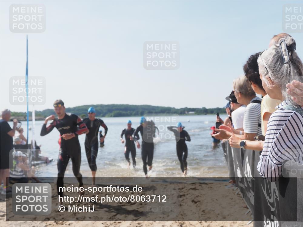 22.06.2025 - Viking Triathlon MichiJ http://msf.ph/oto/8063712 22.06.2025 10:25:54 Schwimmen 10, 49, 455, 485, 544, 557, 642 meine-sportfotos.de
