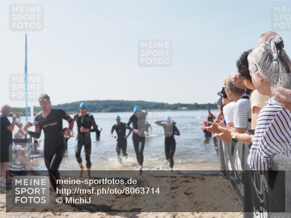 22.06.2025 - Viking Triathlon MichiJ http://msf.ph/oto/8063714 22.06.2025 10:25:54 Schwimmen 10, 49, 455, 485, 544, 557, 642 meine-sportfotos.de