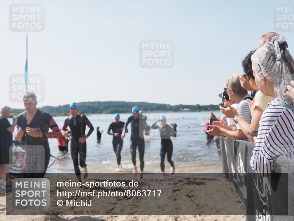 22.06.2025 - Viking Triathlon MichiJ http://msf.ph/oto/8063717 22.06.2025 10:25:54 Schwimmen 10, 49, 455, 485, 544, 557, 642 meine-sportfotos.de