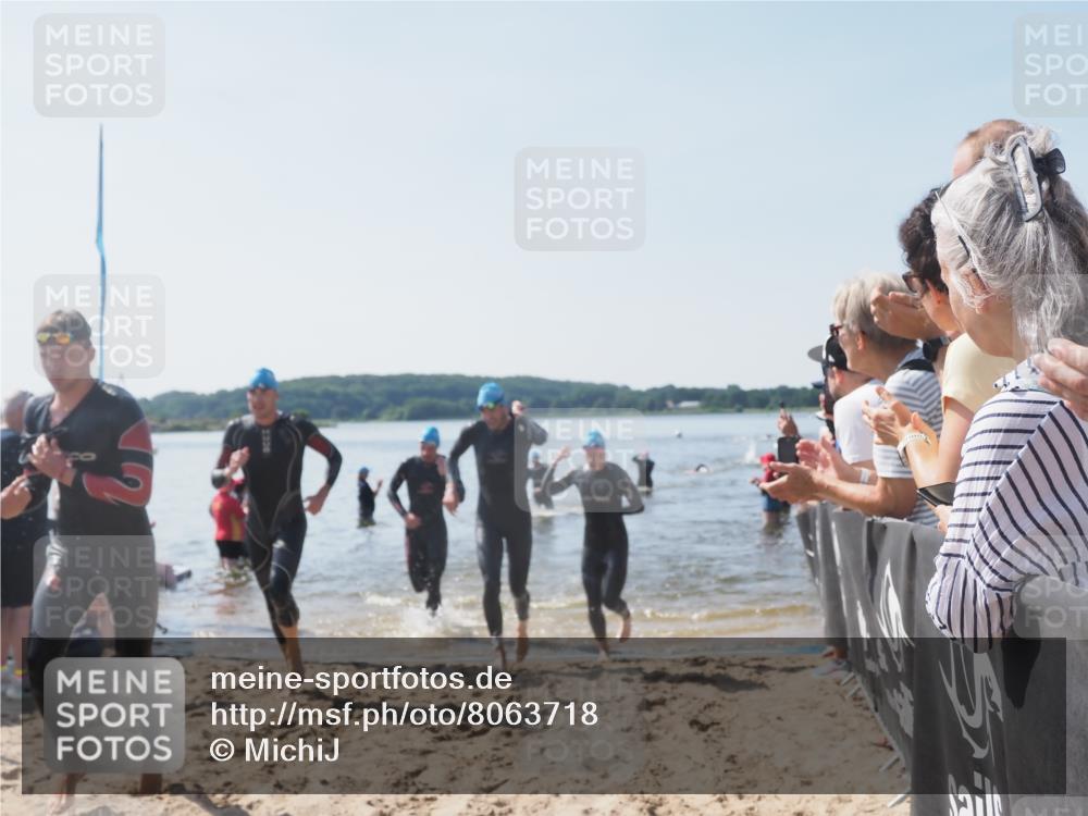 22.06.2025 - Viking Triathlon MichiJ http://msf.ph/oto/8063718 22.06.2025 10:25:54 Schwimmen 10, 49, 455, 485, 544, 557, 642 meine-sportfotos.de