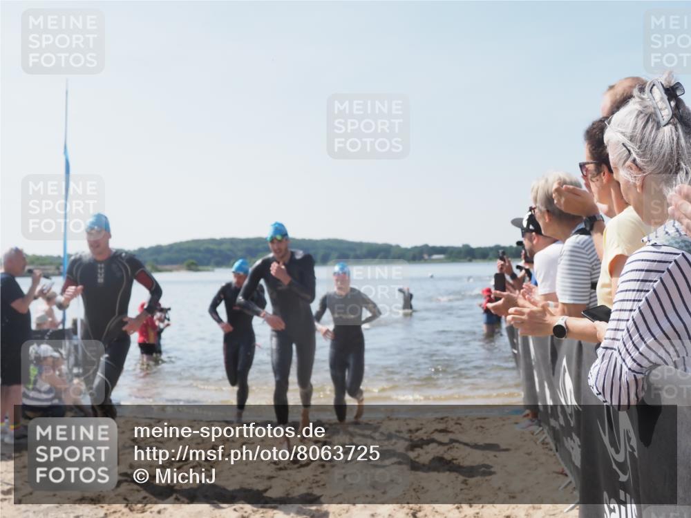 22.06.2025 - Viking Triathlon MichiJ http://msf.ph/oto/8063725 22.06.2025 10:25:55 Schwimmen 10, 49, 455, 485, 544, 557, 642 meine-sportfotos.de