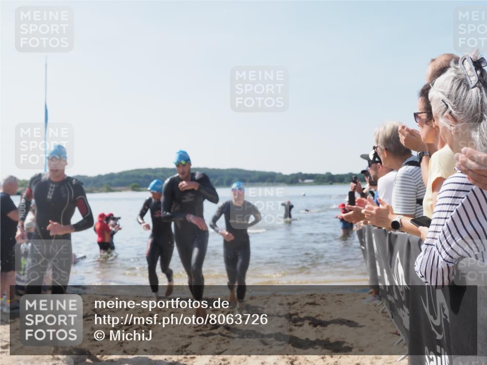 22.06.2025 - Viking Triathlon MichiJ http://msf.ph/oto/8063726 22.06.2025 10:25:55 Schwimmen 10, 49, 455, 485, 544, 557, 642 meine-sportfotos.de