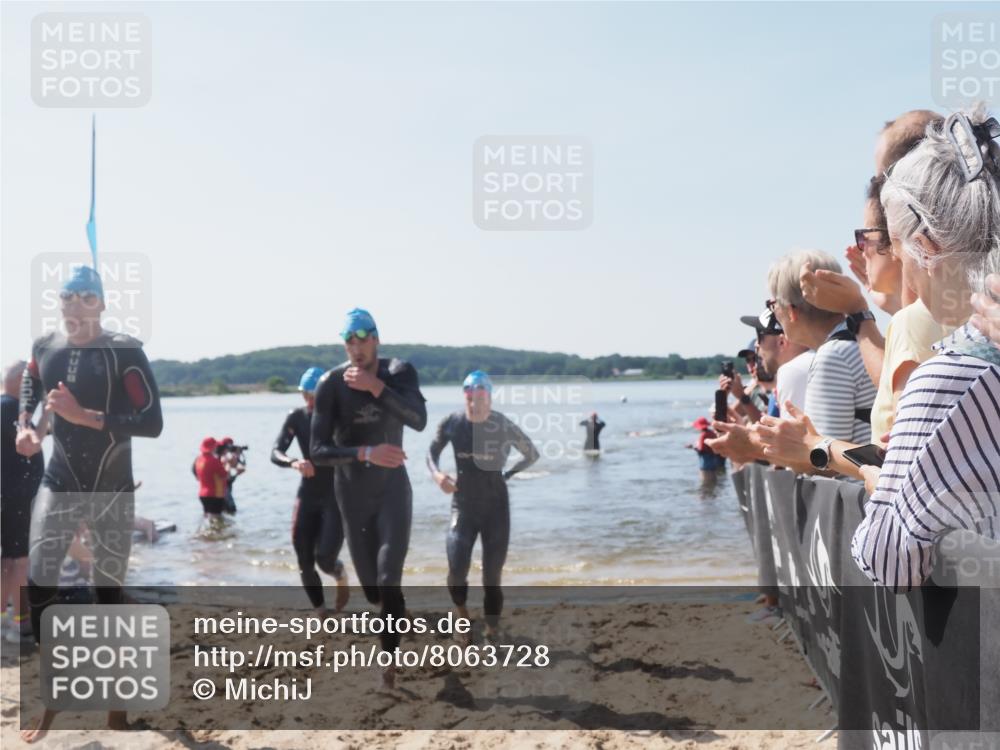 22.06.2025 - Viking Triathlon MichiJ http://msf.ph/oto/8063728 22.06.2025 10:25:56 Schwimmen 10, 49, 455, 485, 557, 642 meine-sportfotos.de