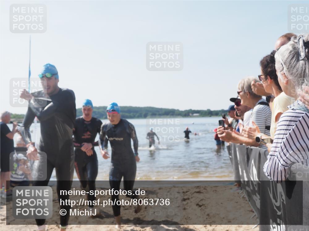 22.06.2025 - Viking Triathlon MichiJ http://msf.ph/oto/8063736 22.06.2025 10:25:56 Schwimmen 10, 49, 455, 485, 557, 642 meine-sportfotos.de
