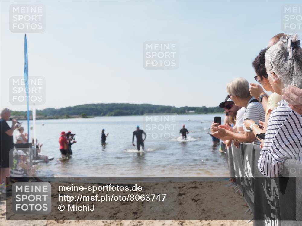 22.06.2025 - Viking Triathlon MichiJ http://msf.ph/oto/8063747 22.06.2025 10:25:59 Schwimmen 49, 617, 642 meine-sportfotos.de