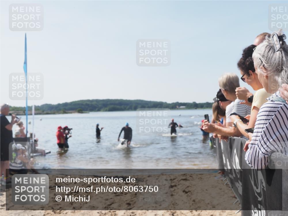 22.06.2025 - Viking Triathlon MichiJ http://msf.ph/oto/8063750 22.06.2025 10:26:00 Schwimmen 49, 617, 642 meine-sportfotos.de