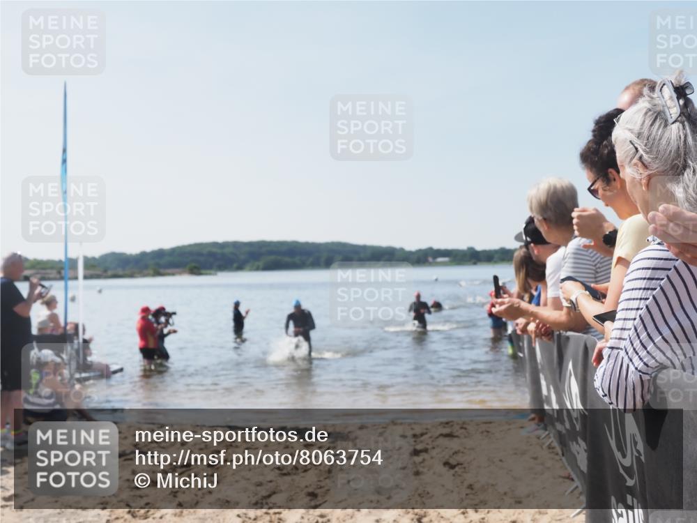 22.06.2025 - Viking Triathlon MichiJ http://msf.ph/oto/8063754 22.06.2025 10:26:00 Schwimmen 49, 617, 642 meine-sportfotos.de
