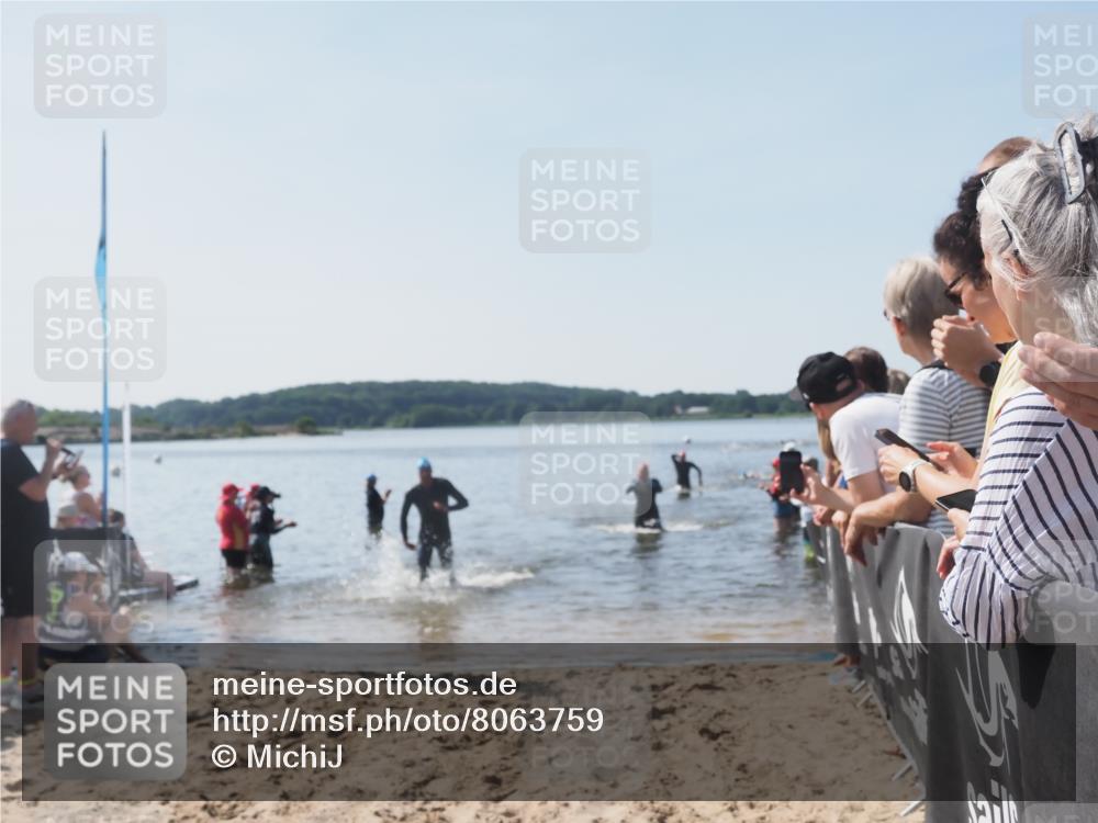 22.06.2025 - Viking Triathlon MichiJ http://msf.ph/oto/8063759 22.06.2025 10:26:01 Schwimmen 49, 617, 642 meine-sportfotos.de