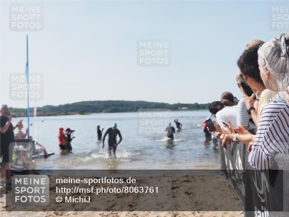 22.06.2025 - Viking Triathlon MichiJ http://msf.ph/oto/8063761 22.06.2025 10:26:02 Schwimmen 9, 49, 617, 642 meine-sportfotos.de