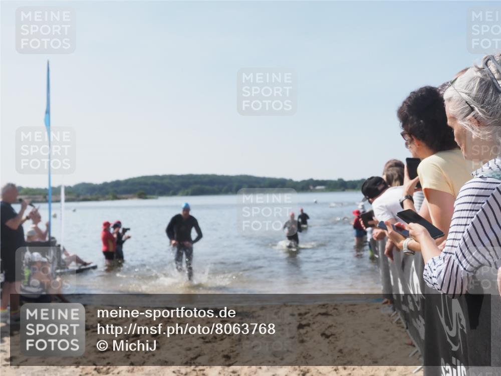 22.06.2025 - Viking Triathlon MichiJ http://msf.ph/oto/8063768 22.06.2025 10:26:03 Schwimmen 9, 49, 617, 642 meine-sportfotos.de