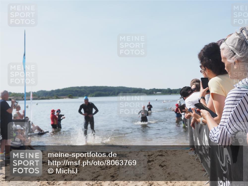 22.06.2025 - Viking Triathlon MichiJ http://msf.ph/oto/8063769 22.06.2025 10:26:03 Schwimmen 9, 49, 617, 642 meine-sportfotos.de