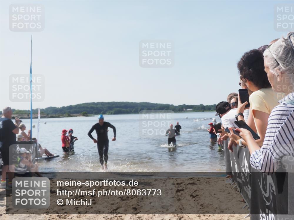 22.06.2025 - Viking Triathlon MichiJ http://msf.ph/oto/8063773 22.06.2025 10:26:03 Schwimmen 9, 49, 617, 642 meine-sportfotos.de