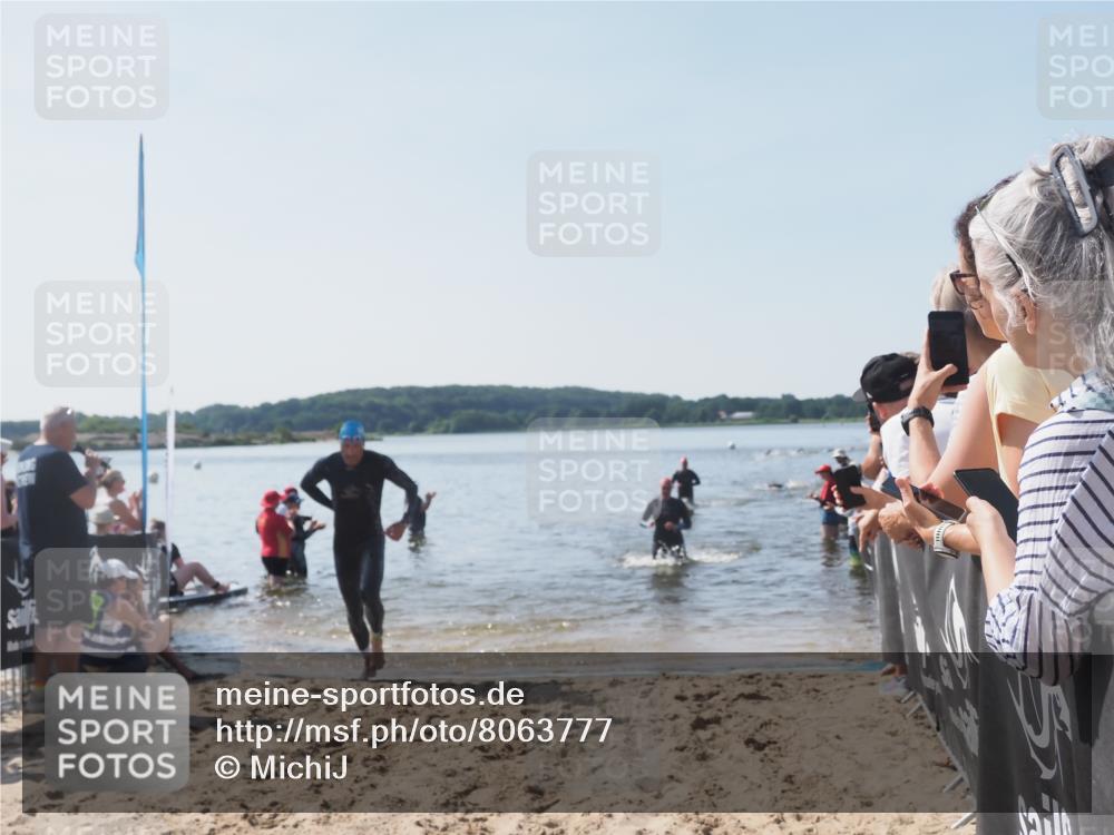 22.06.2025 - Viking Triathlon MichiJ http://msf.ph/oto/8063777 22.06.2025 10:26:04 Schwimmen 9, 49, 617, 642 meine-sportfotos.de