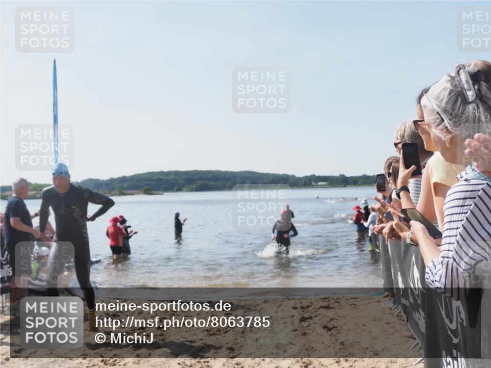 22.06.2025 - Viking Triathlon MichiJ http://msf.ph/oto/8063785 22.06.2025 10:26:05 Schwimmen 9, 49, 526, 617, 642 meine-sportfotos.de