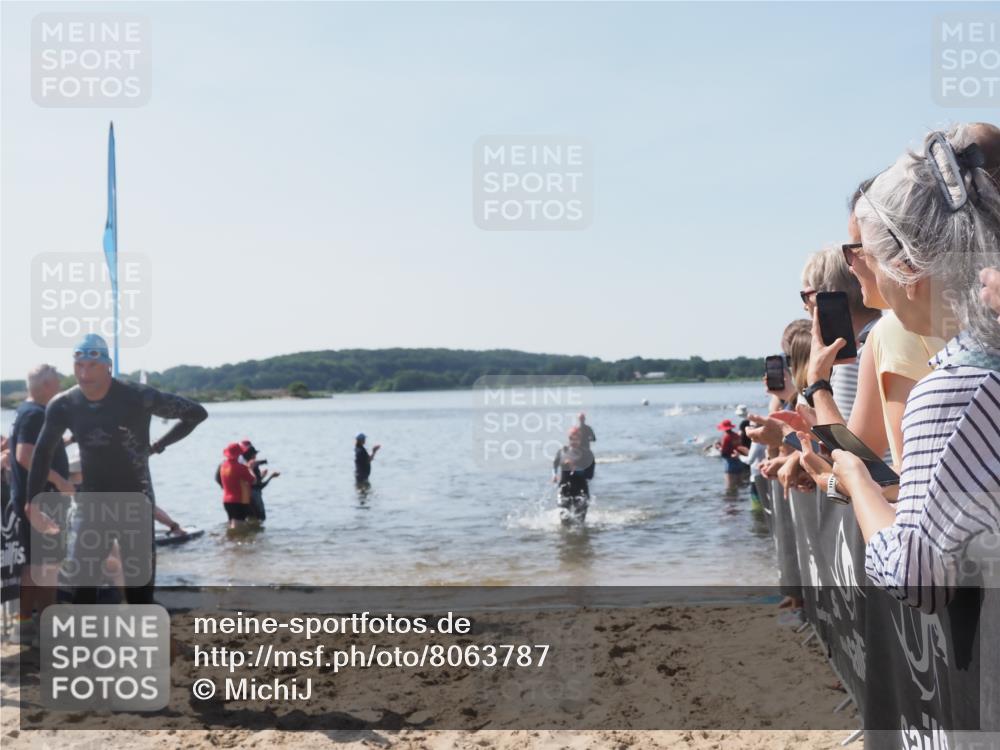 22.06.2025 - Viking Triathlon MichiJ http://msf.ph/oto/8063787 22.06.2025 10:26:05 Schwimmen 9, 49, 526, 617, 642 meine-sportfotos.de