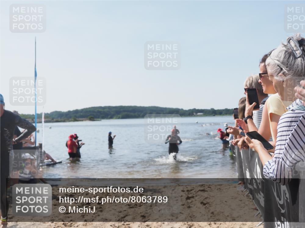 22.06.2025 - Viking Triathlon MichiJ http://msf.ph/oto/8063789 22.06.2025 10:26:05 Schwimmen 9, 49, 526, 617, 642 meine-sportfotos.de