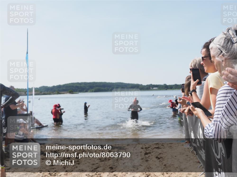 22.06.2025 - Viking Triathlon MichiJ http://msf.ph/oto/8063790 22.06.2025 10:26:06 Schwimmen 9, 49, 526, 617, 642 meine-sportfotos.de