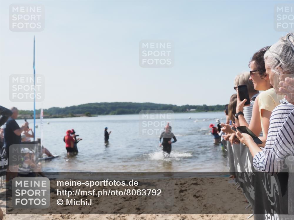 22.06.2025 - Viking Triathlon MichiJ http://msf.ph/oto/8063792 22.06.2025 10:26:06 Schwimmen 9, 49, 526, 617, 642 meine-sportfotos.de