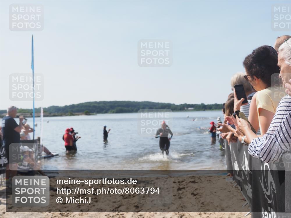 22.06.2025 - Viking Triathlon MichiJ http://msf.ph/oto/8063794 22.06.2025 10:26:06 Schwimmen 9, 49, 526, 617, 642 meine-sportfotos.de