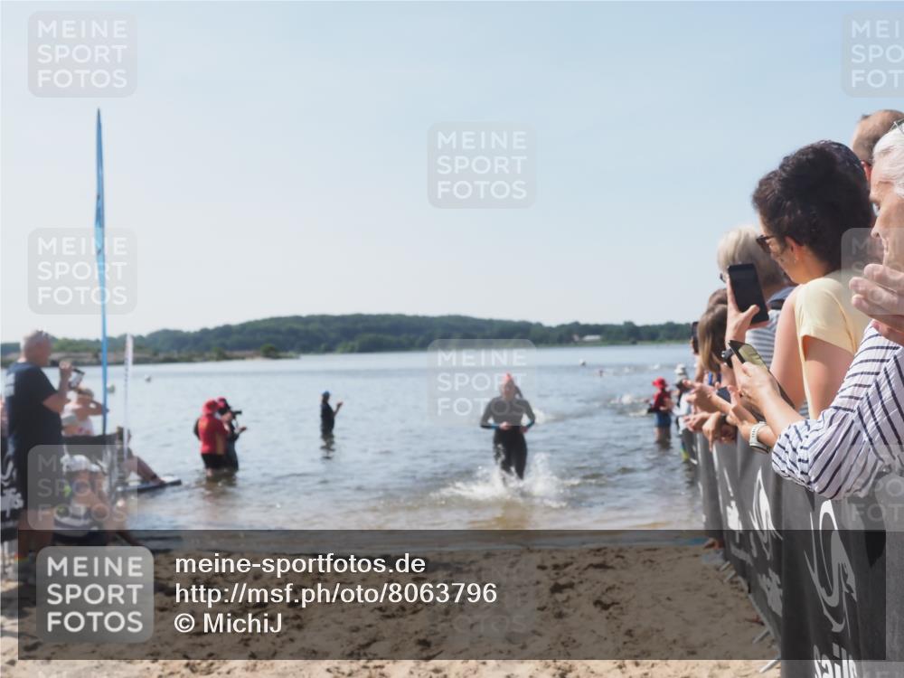 22.06.2025 - Viking Triathlon MichiJ http://msf.ph/oto/8063796 22.06.2025 10:26:06 Schwimmen 9, 49, 526, 617, 642 meine-sportfotos.de