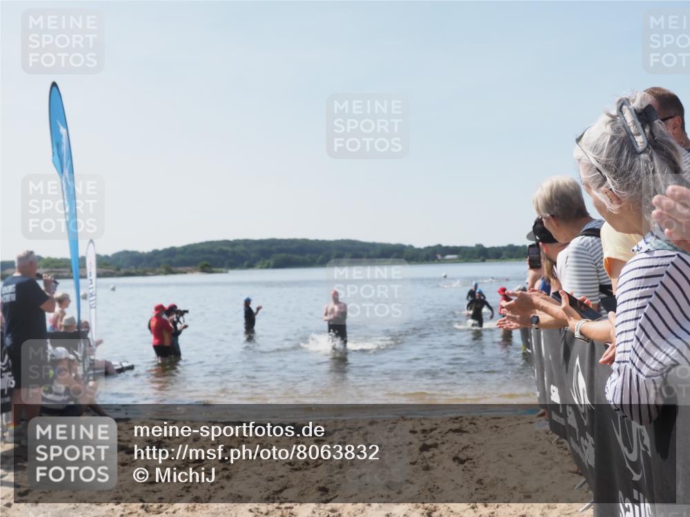 22.06.2025 - Viking Triathlon MichiJ http://msf.ph/oto/8063832 22.06.2025 10:26:11 Schwimmen 9, 526, 617 meine-sportfotos.de