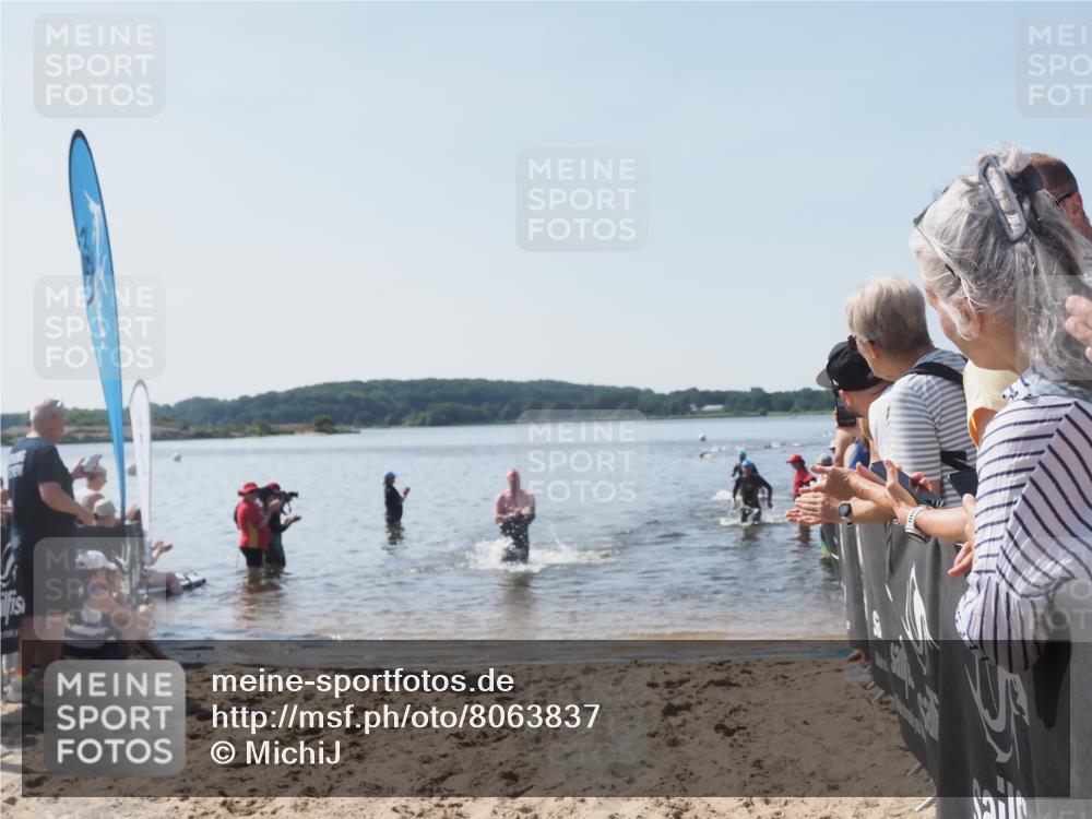 22.06.2025 - Viking Triathlon MichiJ http://msf.ph/oto/8063837 22.06.2025 10:26:12 Schwimmen 9, 526, 617 meine-sportfotos.de