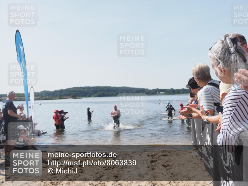 22.06.2025 - Viking Triathlon MichiJ http://msf.ph/oto/8063839 22.06.2025 10:26:12 Schwimmen 9, 526, 617 meine-sportfotos.de