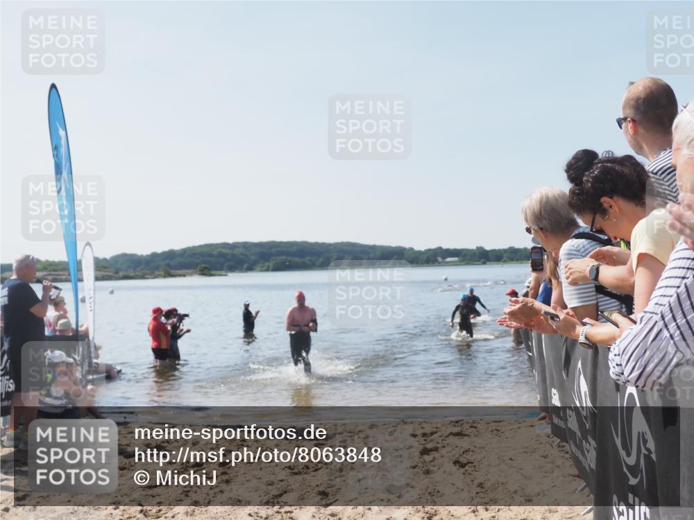 22.06.2025 - Viking Triathlon MichiJ http://msf.ph/oto/8063848 22.06.2025 10:26:13 Schwimmen 9, 526, 617 meine-sportfotos.de