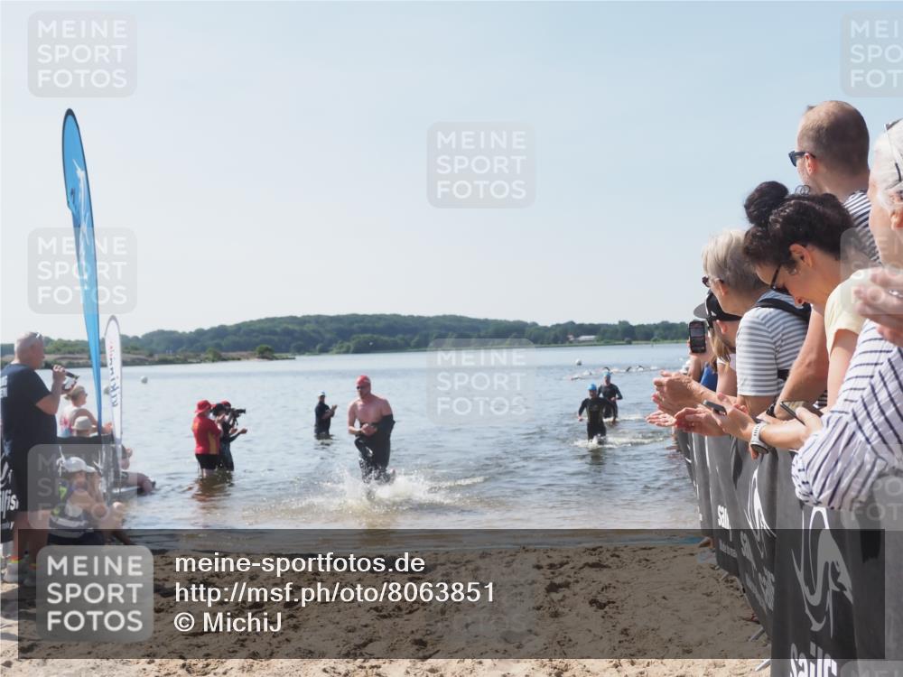 22.06.2025 - Viking Triathlon MichiJ http://msf.ph/oto/8063851 22.06.2025 10:26:14 Schwimmen 9, 526, 617 meine-sportfotos.de
