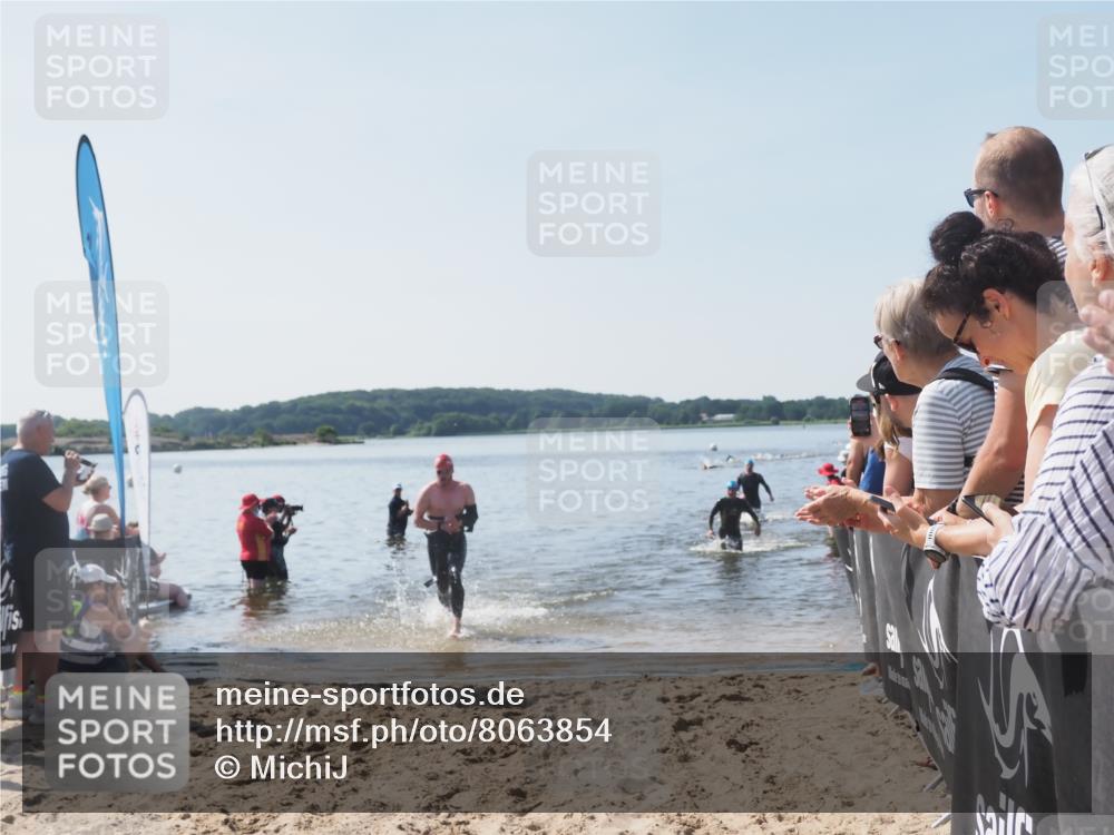 22.06.2025 - Viking Triathlon MichiJ http://msf.ph/oto/8063854 22.06.2025 10:26:14 Schwimmen 9, 526, 617 meine-sportfotos.de