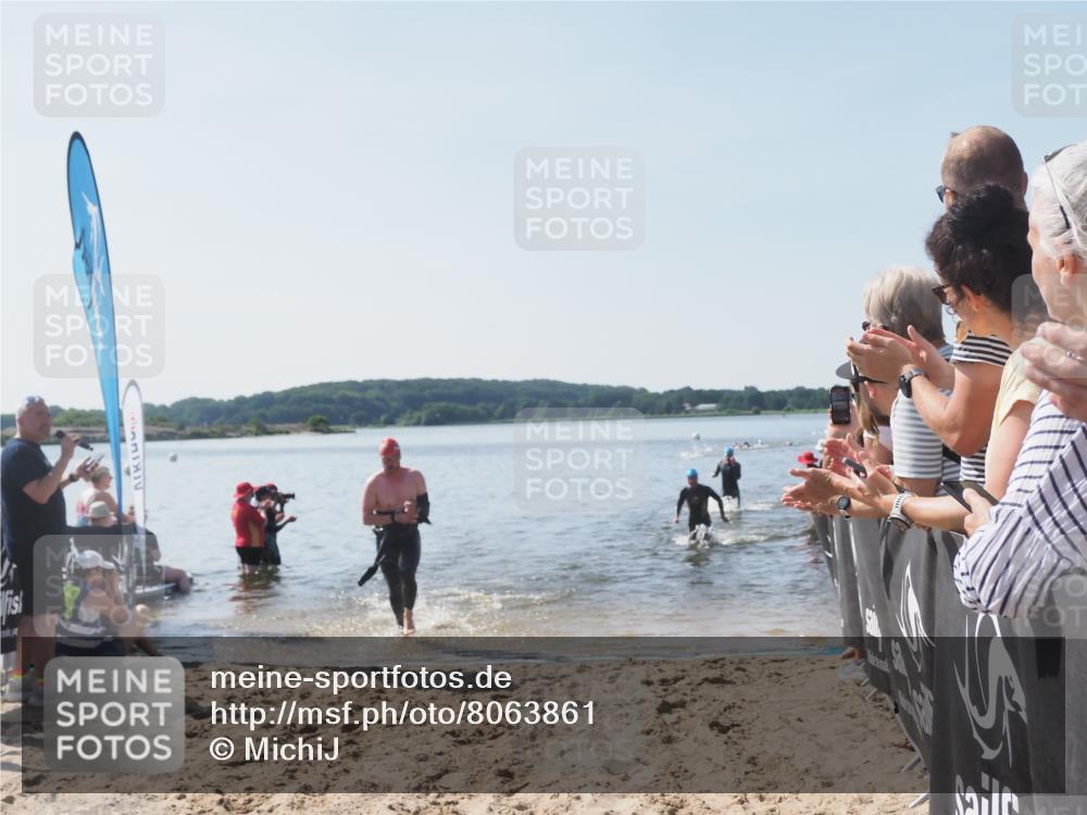 22.06.2025 - Viking Triathlon MichiJ http://msf.ph/oto/8063861 22.06.2025 10:26:14 Schwimmen 9, 526, 617 meine-sportfotos.de