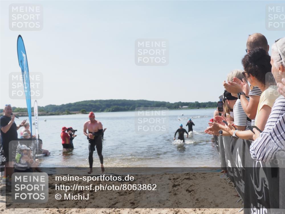 22.06.2025 - Viking Triathlon MichiJ http://msf.ph/oto/8063862 22.06.2025 10:26:15 Schwimmen 9, 526, 617 meine-sportfotos.de