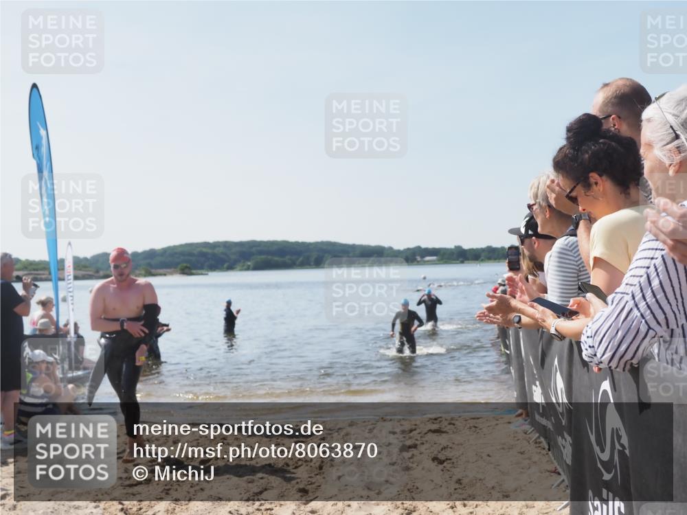 22.06.2025 - Viking Triathlon MichiJ http://msf.ph/oto/8063870 22.06.2025 10:26:16 Schwimmen 9, 526, 617 meine-sportfotos.de