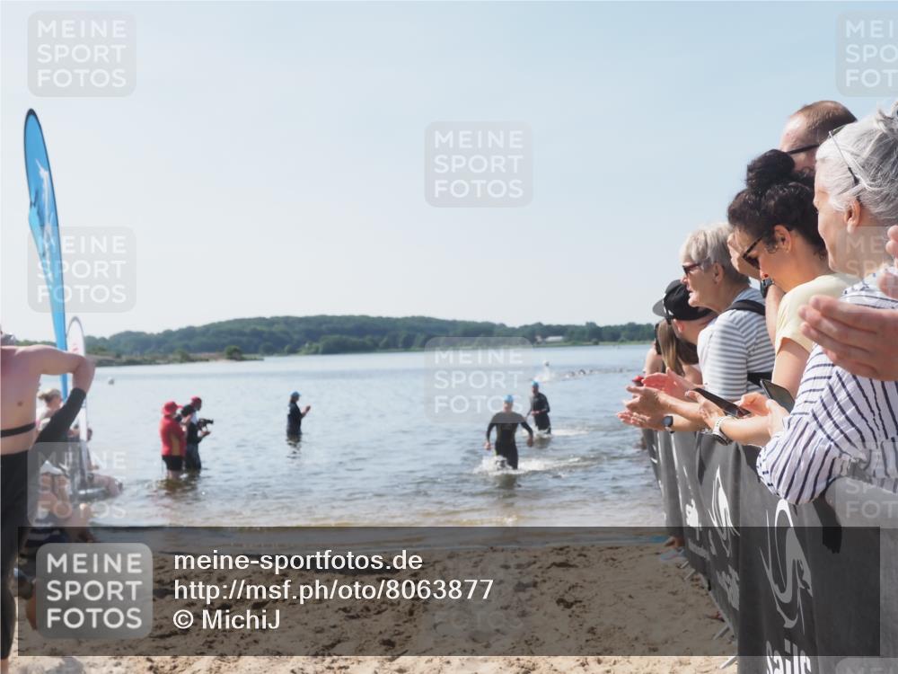 22.06.2025 - Viking Triathlon MichiJ http://msf.ph/oto/8063877 22.06.2025 10:26:16 Schwimmen 9, 526, 617 meine-sportfotos.de
