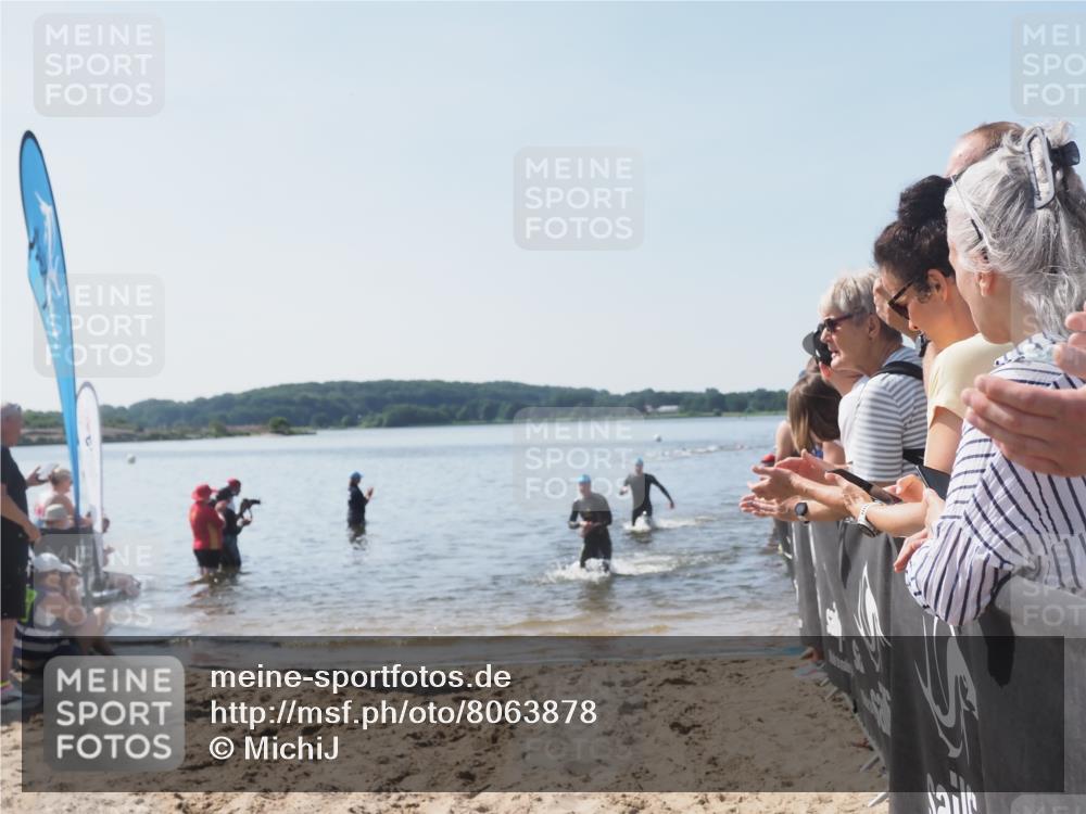 22.06.2025 - Viking Triathlon MichiJ http://msf.ph/oto/8063878 22.06.2025 10:26:17 Schwimmen 9, 526, 617 meine-sportfotos.de