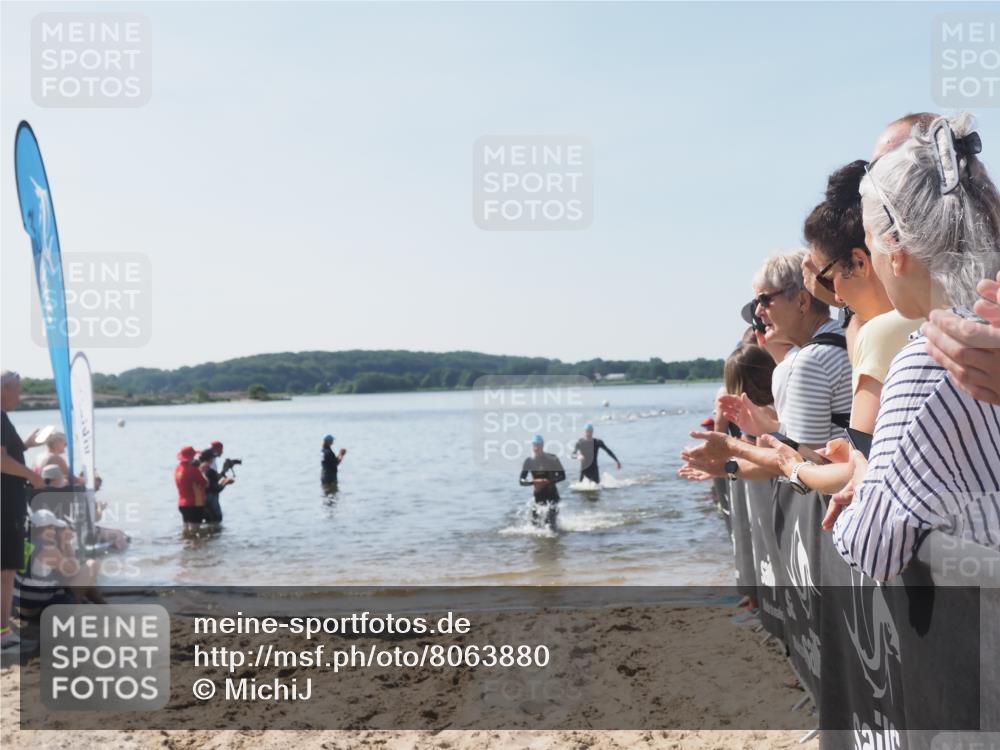 22.06.2025 - Viking Triathlon MichiJ http://msf.ph/oto/8063880 22.06.2025 10:26:17 Schwimmen 9, 526, 617 meine-sportfotos.de