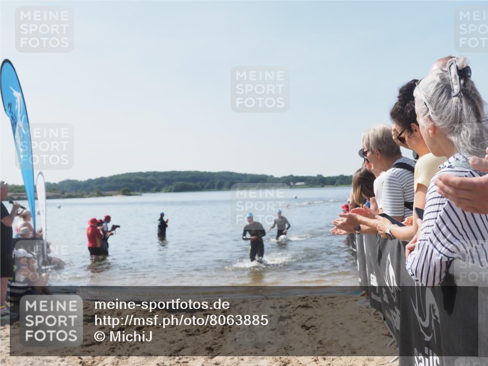 22.06.2025 - Viking Triathlon MichiJ http://msf.ph/oto/8063885 22.06.2025 10:26:18 Schwimmen 9, 526, 617 meine-sportfotos.de