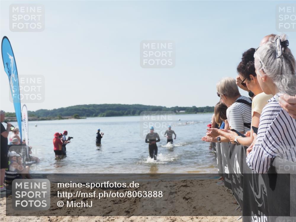22.06.2025 - Viking Triathlon MichiJ http://msf.ph/oto/8063888 22.06.2025 10:26:18 Schwimmen 9, 526, 617 meine-sportfotos.de