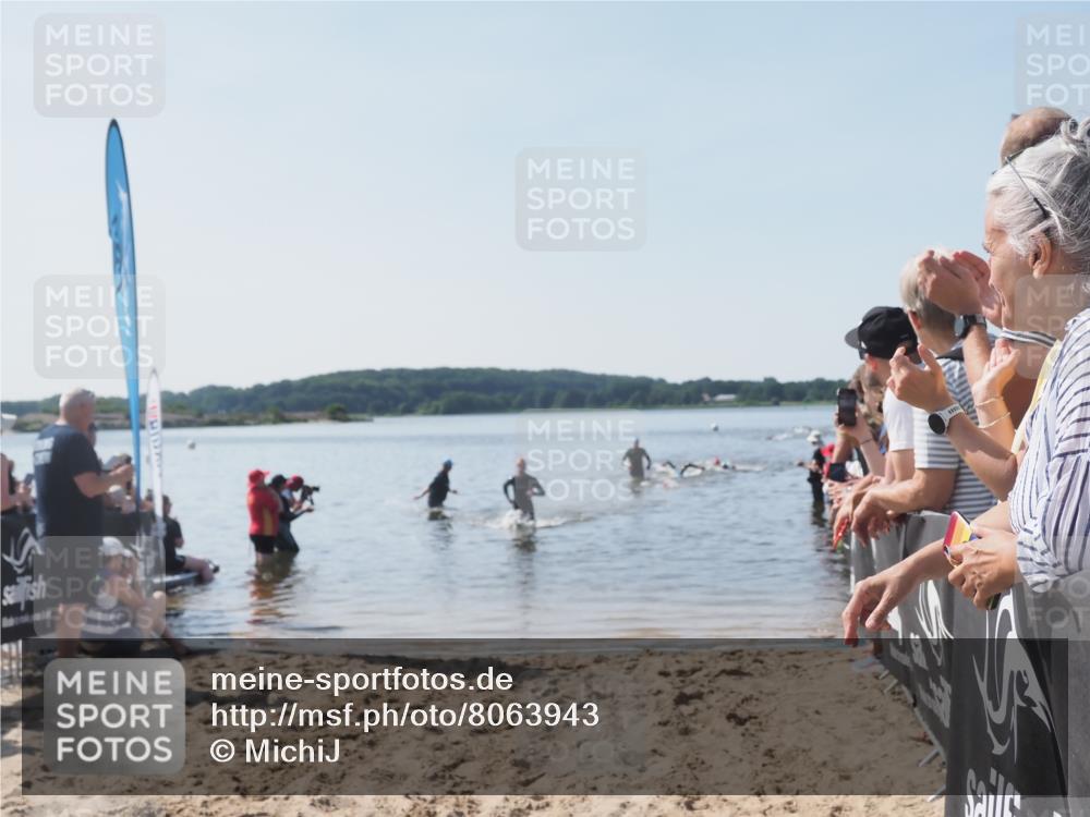22.06.2025 - Viking Triathlon MichiJ http://msf.ph/oto/8063943 22.06.2025 10:26:49 Schwimmen 288, 610, 661 meine-sportfotos.de