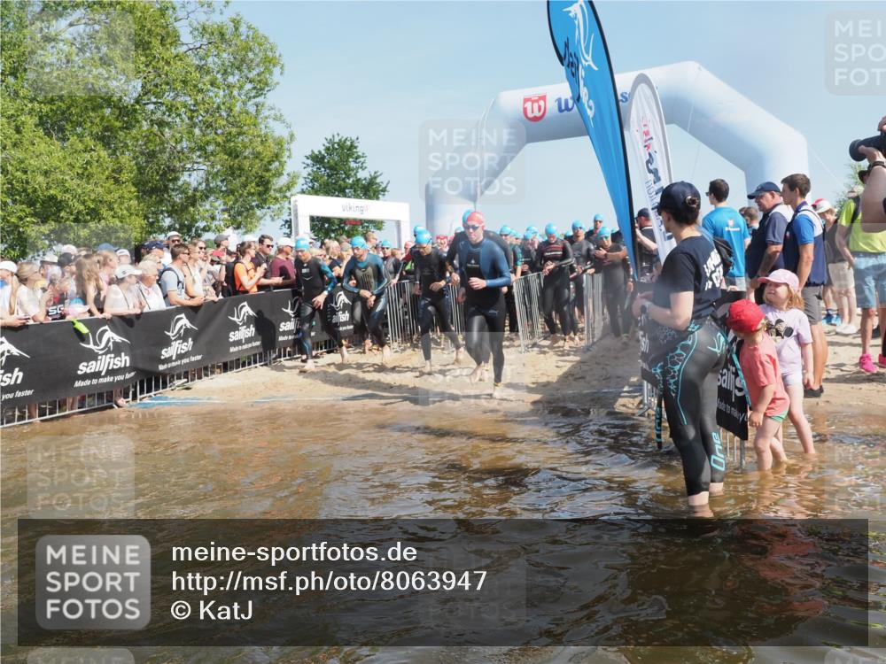 22.06.2025 - Viking Triathlon KatJ http://msf.ph/oto/8063947 22.06.2025 10:03:42 Schwimmen 58, 62, 79, 108, 148, 157, 179, 296, 434, 456, 619, 635, 645, 648, 659 meine-sportfotos.de