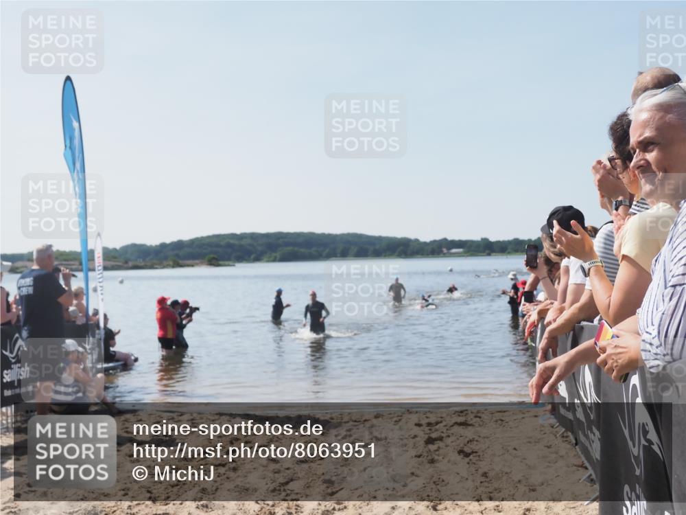 22.06.2025 - Viking Triathlon MichiJ http://msf.ph/oto/8063951 22.06.2025 10:26:50 Schwimmen 288, 610, 661 meine-sportfotos.de